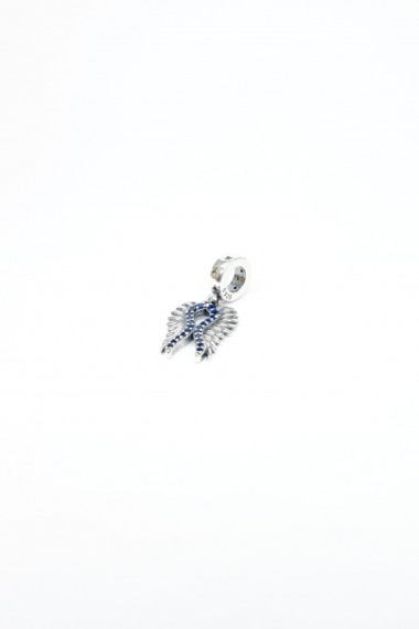 Charm de alitas con azul rey.