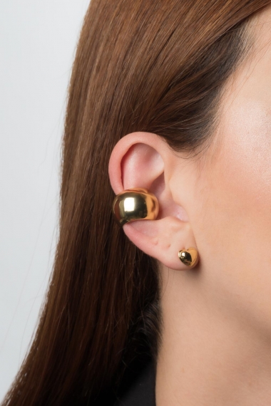 Earcuff dorado estilo chunky.