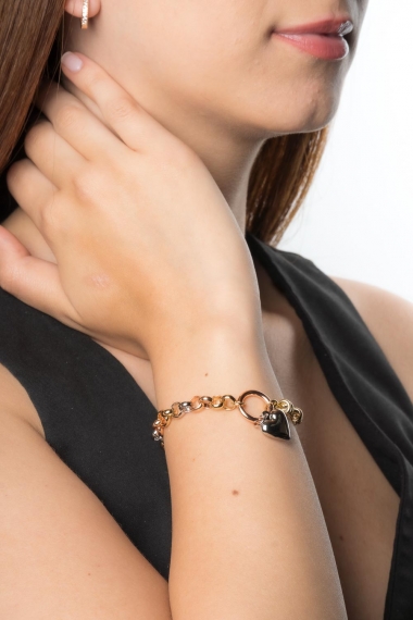 Pulsera tres oros de eslabones con dijes.