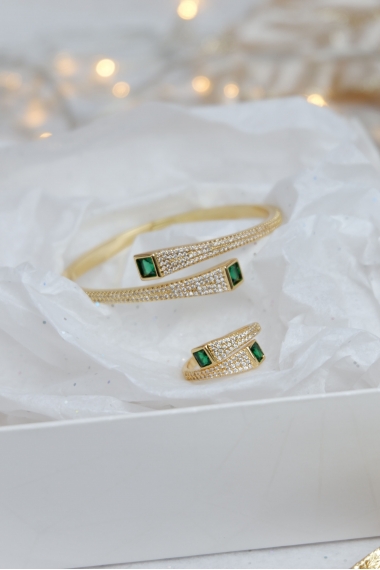 Set Aro y Anillo ajustable con Circón Verde Esmeralda